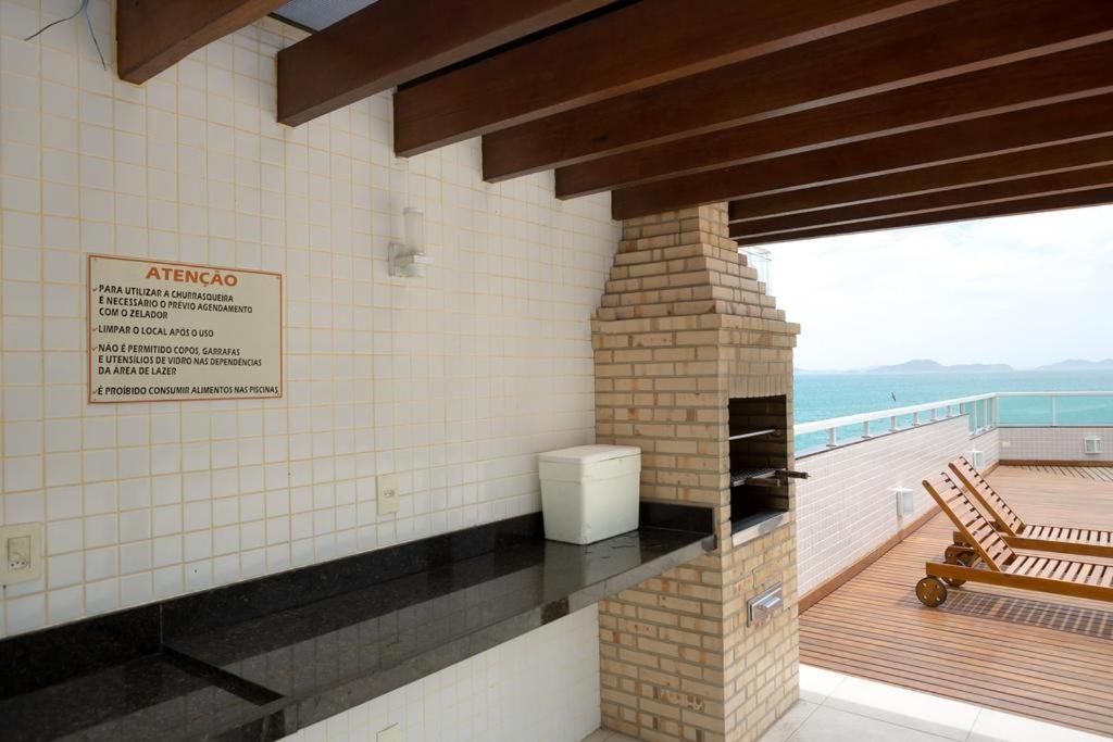 Апартаменты Apartamento Pe Na Areia Em Арраял-ду-Кабу Экстерьер фото